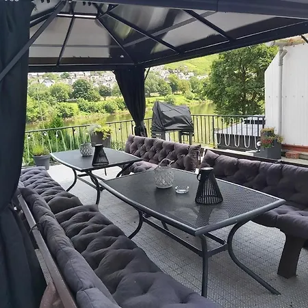 In Koevenig Mit Terrasse Und Grill *